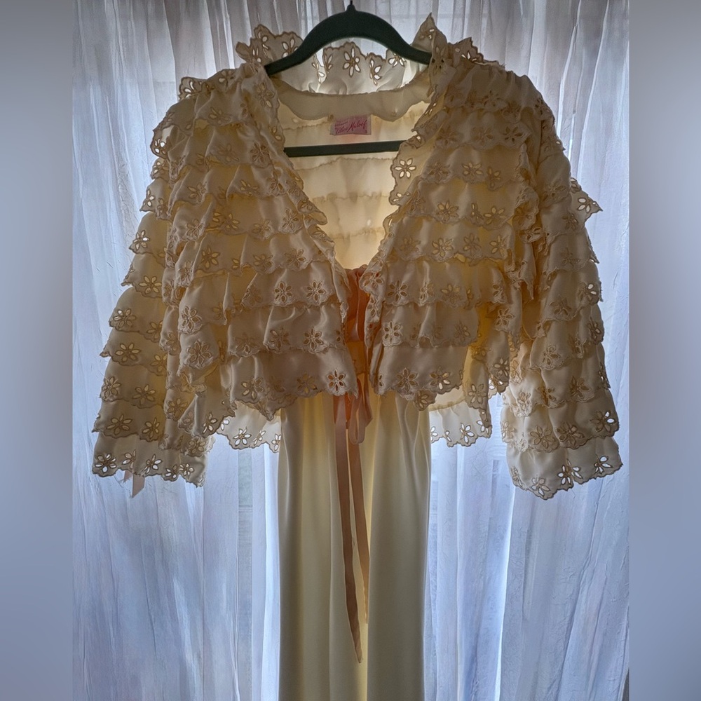 Elegant Vintage Set Cream Lace Women’s Sleepwear Designed by Alice Maloof